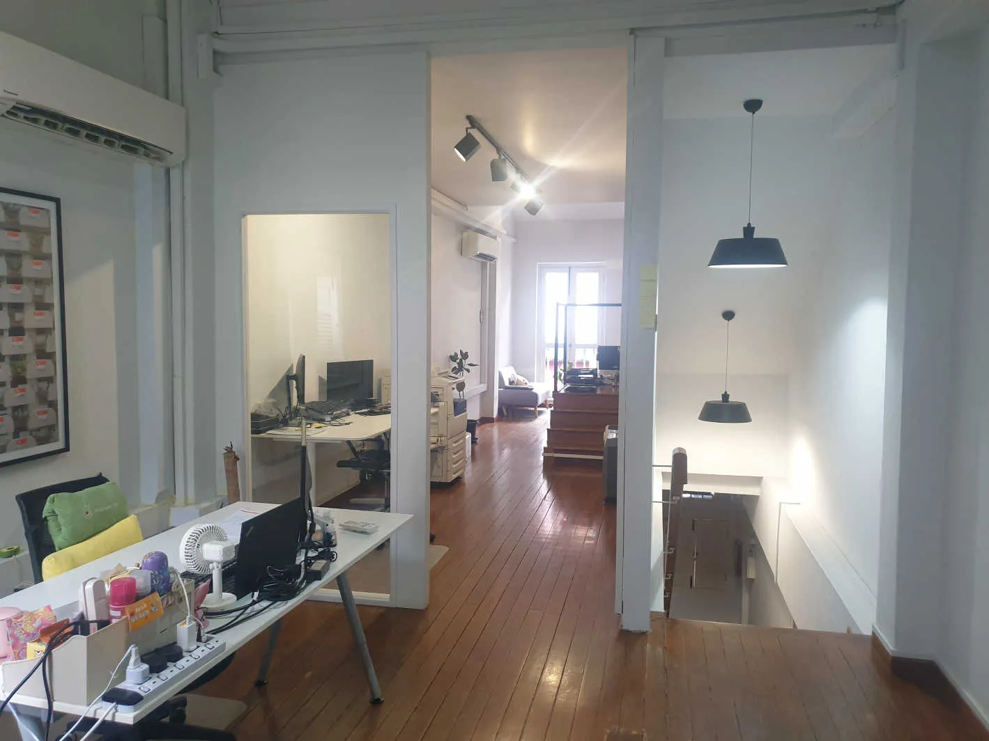 Live R2 interior layout visualization frame asset